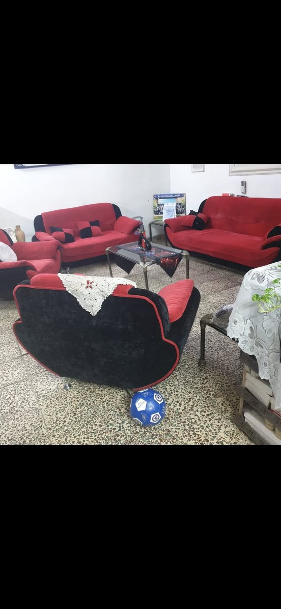 تخم عدد 2 للبيع الاحمر ب 300 والنيلي ب 500 اخوان التخومة جدد والنيلي ماخذة من العالمية ب 42 ورقة السعر بي مجال كلش قليل مكاني حي الاعلام قرب مدرسة ابن ماجد الابتدائية للاتصال ***********
