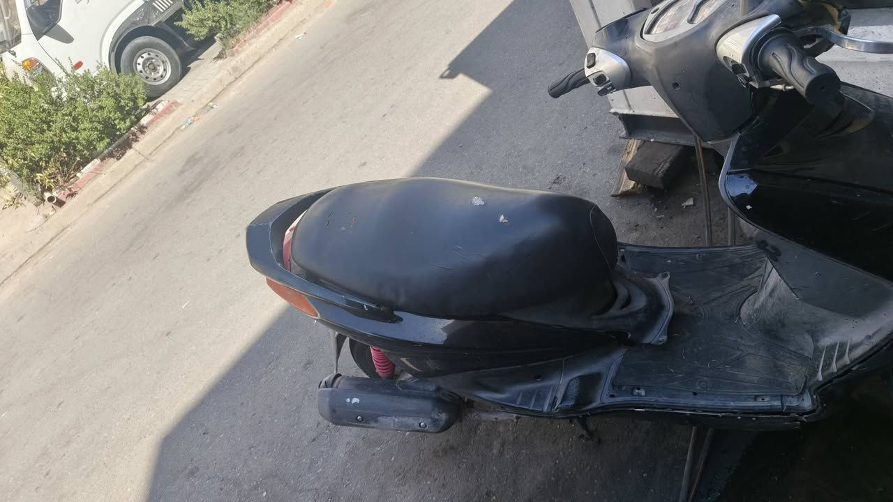 السلام عليكم سكنس نثيه 110 يابني دراجه للبيع كوم حديد يحتاجلها باتري يمكن تجي تاخذها من بيت  سعر 300 بيها مجال   او مراوس ابدراجه شعندك نزل مكاني بغداد السوق الجوادين *********** واتساب
