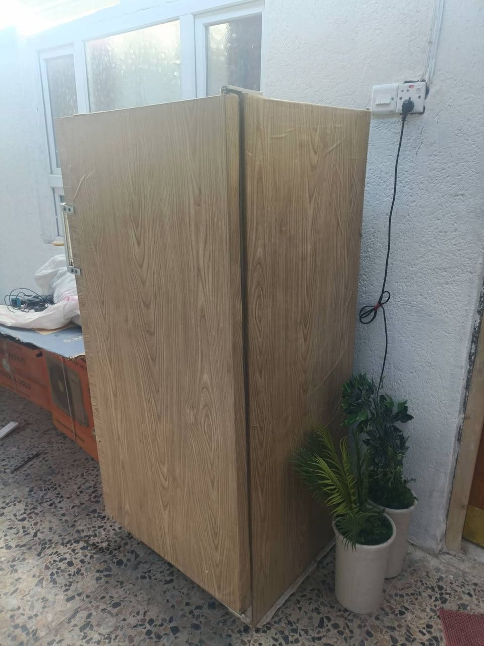 ثلاجة عشتار الحجم الكبير مستعملة مال بيت تاخذه على الشغل نقصها مجر البلاستك الجوه ،السعر 70 الف 
بغداد ***********
