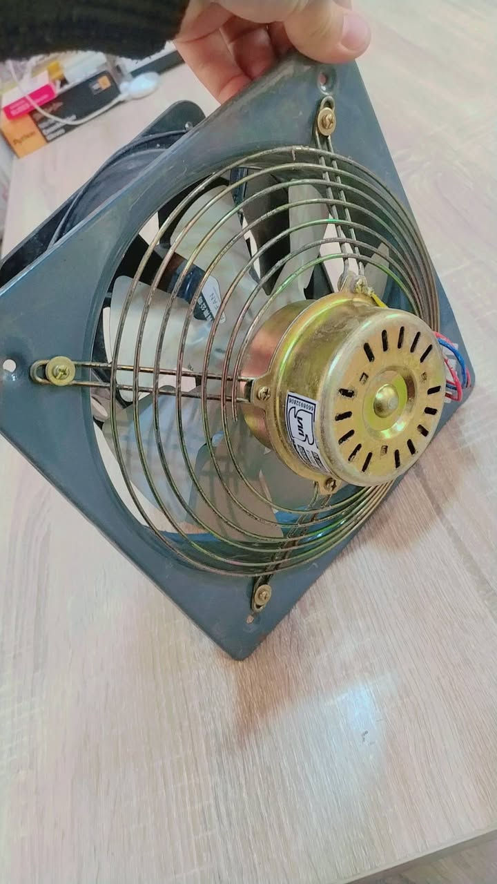 متاح مفرغات #مستعمله للبيع 
مفرغة إيراني قياس 20 سم عدد ٢
مفرغة حراريه قياس 20 سم عدد ٢
مفرغة ايرانيه ٥ ريشه قياس 60 سم عدد ٢
مفرغه ايرانيه ٧ ريشه قياس 60 سم عدد ١
متوفرات بالعياده عيادة الرحمه البيطريه
للاستفسار الاتصال على ***********
توجد خدمة توصيل لكافة محافظات
