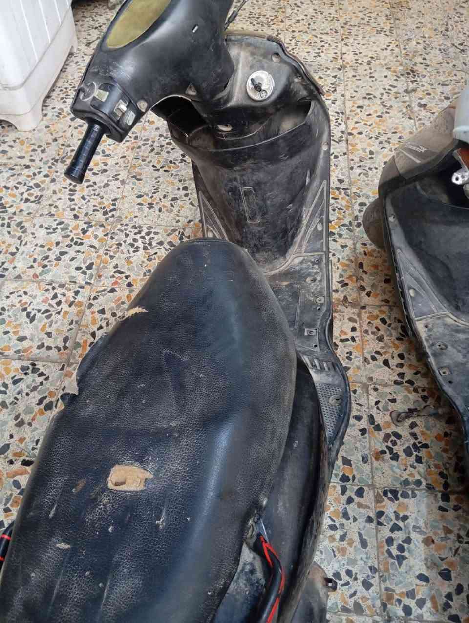 سلام عليكم دراجات بريز وحدة كابريتر وحدة نوزل متروكات طافيات ابيع كوم حديد تحمل وتروح لا تكلي شبيهن مابيهن مكاني بل شعب شارع السواق المركزية السعر 350رقمي***********
