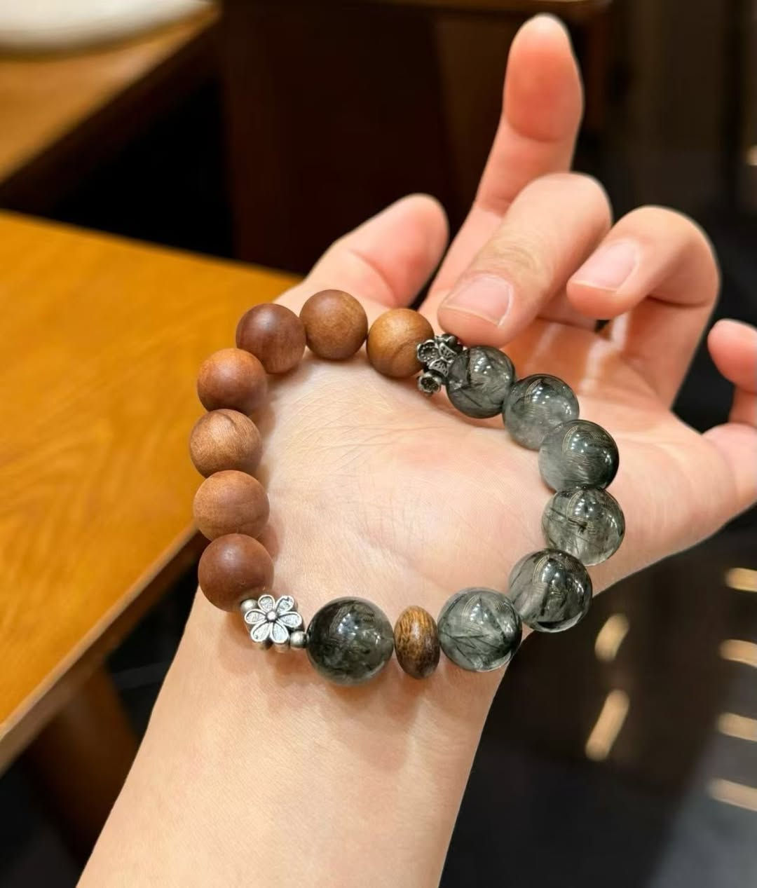 Xi Mu

Where Beauty Meets Power! This highly sought-after combination of Green Rutilated Quartz and Sandalwood is truly a divine pairing—one that practically paves the way for your financial future.

✨ Why do we recommend it?
🌿 Green Rutilated Quartz (Attracts Legitimate Wealth): Containing natural, hair-like inclusions, it is hailed as the "Navigator of the Crystal World." It is particularly suited for those who frequently draft proposals, engage with clients, or aspire to expand their business horizons; it fosters mental clarity and attracts high-quality collaborative opportunities.

🪵 Natural Sandalwood (Calms the Mind): Possessing an inherently cool, sophisticated woody fragrance, it effectively neutralizes feelings of busyness and anxiety. As you work, the faint scent of sandalwood soothes the spirit, naturally leading to more steady and confident decision-making.

🤝 A Double-Buff Synergy:
With your left hand, you beckon the path to wealth; with your right, you anchor your inner calm. Refuse to be a fragile figure in the workplace; instead, become the poised and effortless master of your own domain.

🌈 配戴體驗：
顆顆精選，綠髮晶清透帶感，檀木古樸醇厚，戴在手上顯白又大氣。

If you would like this subtle beauty to become your daily companion, write to me 
📩WhatsApp：8613308361107

Don't wait, because a bracelet like this will probably never appear again


**إذا كنت صاحب هذا الإعلان وتريد حذفه لأي سبب، رجاءا أرسل رسالة إلى الدعم الفني**