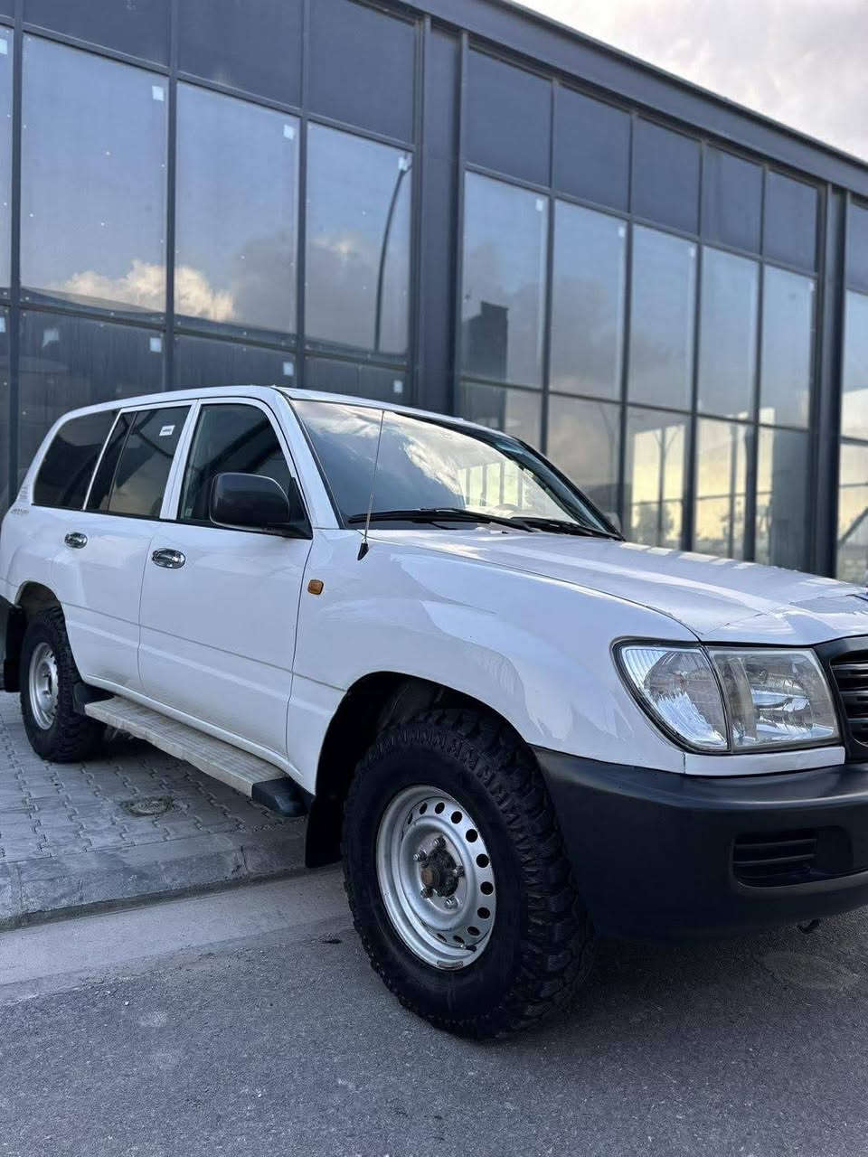 تۆیۆتا لاندكرۆزەر -مۆنیكا
مۆدێل ٢٠٠٣  دوو پارچەی بۆیاخە لەگەڵ كەمێك سارد 
مەكینە و گێڕ و  ئەكسل و دەبڵ ئەكسل و هەموو گیانی بە شەرت تاقمێك تایەی M/M ی بۆ بەستراوە  سەنەوی تا ٢٠٣٠ تازەیە، ئینتەرپوڵ و هەموو شتێكی بۆ كراوە بە شەرتی تەحویل و غەرامە بە ناوی خۆمەوەییە
ژمارەی خاوەنەكەی
 ***********      viber / whats app

ئـەگەر سەیارەکەت دەفرۆشیت نامە بنێرە با بلاوی کەینەوە لۆت
