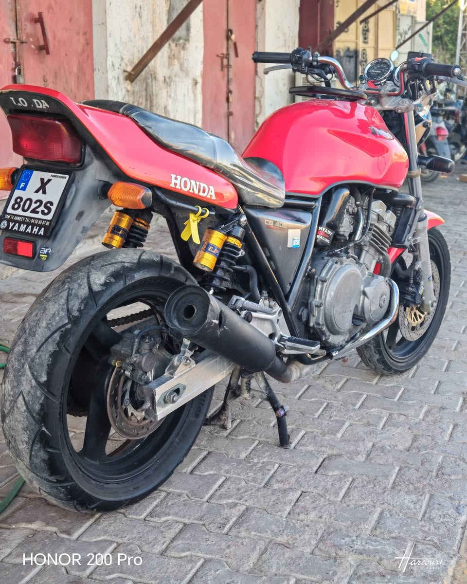 CB4 400CC
كفاله عامه أخت الزيرو 
جيل اول كابريتر بلكات كلهن مامفتوح بيها برغي
السعر 16 نهائي
***********
***********
