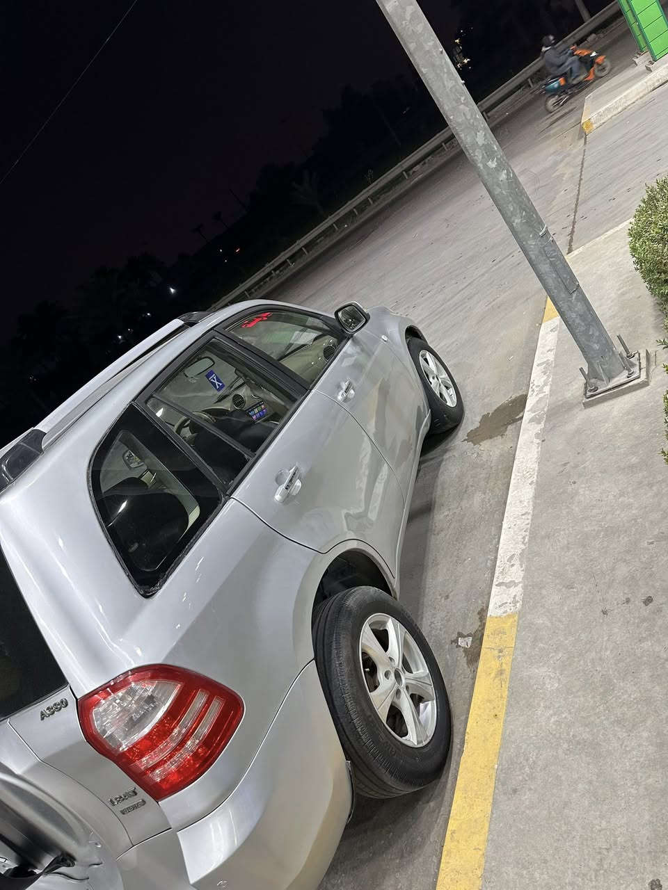 السلام عليكم للبيع جون وي موديل 13 صيني مجموعه ياباني من مكينه وكير مسيوبيشي سياره بسمي كتابه اسويلك وكاله ام الباركود السعر 38 مكان بغداد***********
