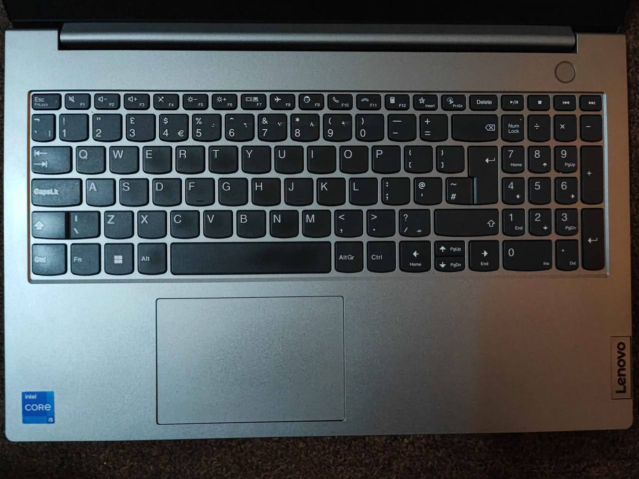 لابتوب لينوفو ThinkBook خصم 50 دولار  للبيع السعر الحالي بـ 350 دولار، والسعر نهائي. يجي وياه كرتونة و شاحن اصلي. اللابتوب مستعمل، بيه رام 16GB، تخزين NVME بحجم 256GB، وكرت شاشة داخلي 8GB. الشاشة 15.6 إنج، ستاندرد، والغطاء مالته ألمنيوم. المعالج جيل الثاني عشر من انتل I5

لابتوب نظيف جداً استخدام شركة مشترى جديد ومستعمل اقل من سنة لهسه، بيه منافذ يو اس بي, شبكة، مال ميموري، هيدفون، مال شاشة خارجية، و اثنين منافذ نوع سي للشاشة خارجية او الشحن.

بطارية لابتوب تبقى شي ساعتين مو حاسبله بس بهيج حدود.

لابتوب بيه كاميرا وياه قفل كاميرا يدوي تسده من ما تستخدمه.

بيه بصمة مال يد يعني تكدر تحط بصمتك ومن تريد تستعمل لابتوب بالبصمة يفتح مثل موبايل ماكو فرق.

تواصل خاص أربيل, العراق


**إذا كنت صاحب هذا الإعلان وتريد حذفه لأي سبب، رجاءا أرسل رسالة إلى الدعم الفني**