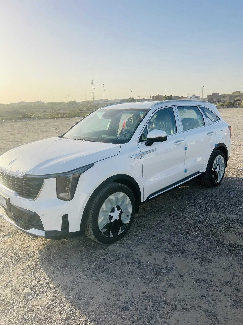 سلام عليكم ورحمة سياره سورنتو البيع موديل 2025 زيرو ماشيه 2 بسمي تحويل مباشر فول سياره واحد على واحد اتصل ***********
