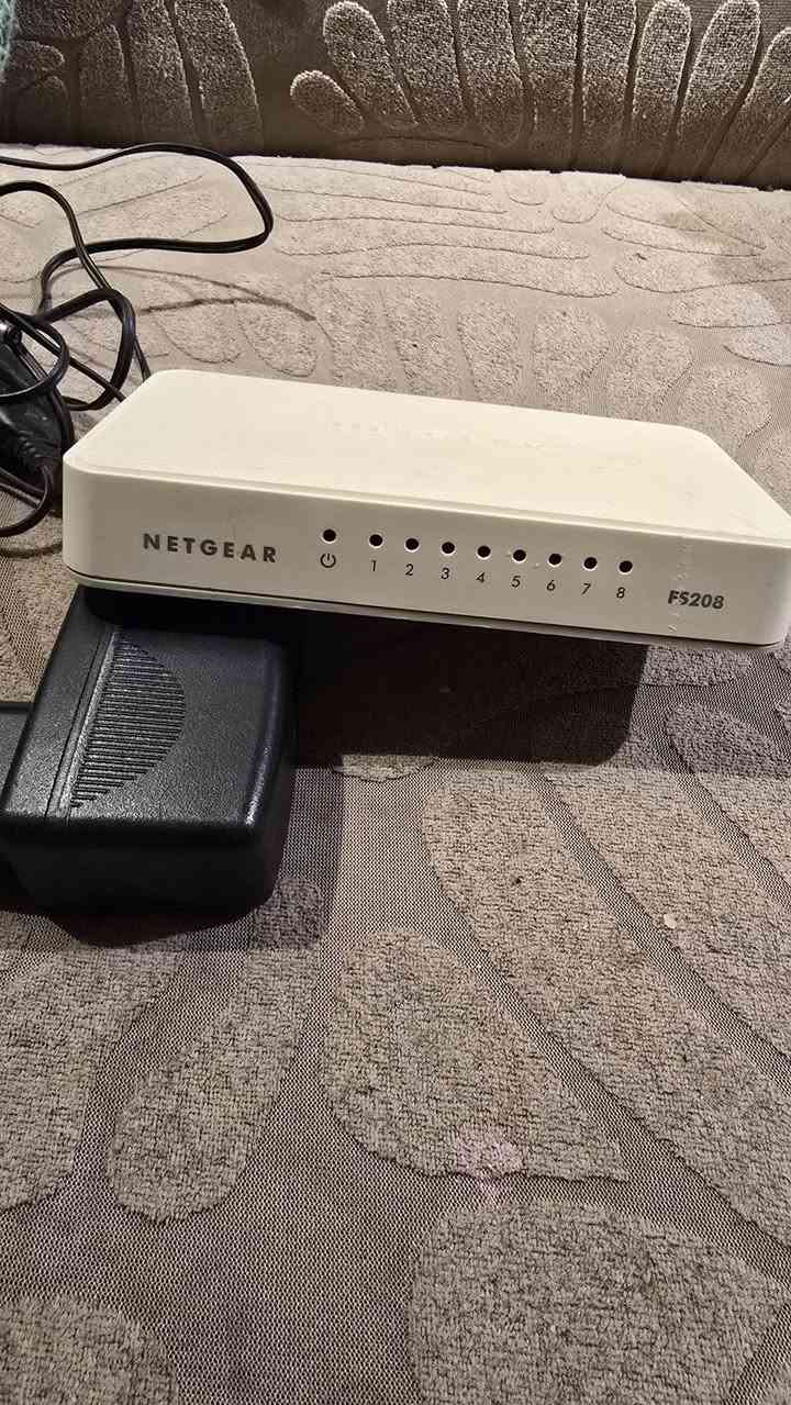 للبيع :
١ - هاب سويج ( موزع انترنيت ) يستخدم لتوزيع الإنترنت من راوتر واحد إلى ثمانيه أجهزة عن طريق كيبل LAN
نوع NETGEAR FS208 
سرعة كل منفذ 10/100 Mbps (Fast Ethernet)
نوعه Unmanaged – Plug & Play يعني يشتغل مباشرة بدون إعدادات
(( السعر ٣٠ الف دينار ))

للبيع : 
٢- بور سبلاي 600 واط للحاسبة
النوع: ATX Switching Power Supply
القدرة الكلية: 600 واط
الإصدار: ATX V2.03
دعم المعالجات: P4 / LGA 775
(( السعر ٣٠ الف دينار ))

مكاني سريع حي العامل 
هاتف  ***********
موجود توصيل لكافة المحافظات
