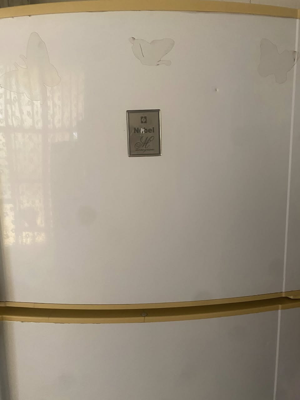 ثلاجات بيكو جديدات السعر250وبيه مجال للتواصل ***********
