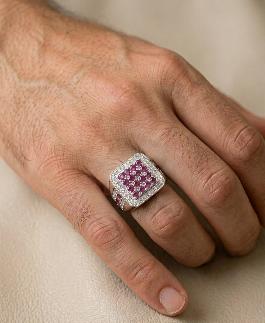 مجموعه خواتم رجالي عصريه تزيد من أناقتك 
مرصعه بالالماس الروسي والزبرجد والياقوت


**إذا كنت صاحب هذا الإعلان وتريد حذفه لأي سبب، رجاءا أرسل رسالة إلى الدعم الفني**