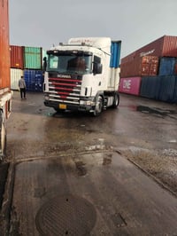 سكانيه البيع موديل 2001 محرك انجكتر خطين لا بخار ولا تنقص تخم تاير راس...