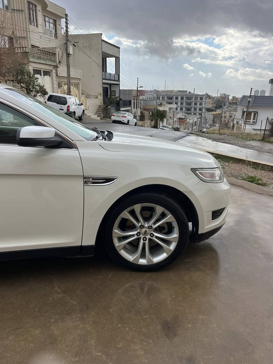 السلام عليكم ورحمة الله فورد تورس موديل 12 خليجي بدون صبغ كلين حته دعاميه بشرط. كير مكينه بل كارتون بدون ربع مصرف سنويه كله جديد وكال تحويل خادم 
صدر خلفي امامي ربع ما بيه  بشرط 
سونر موجود ماشيه 160 
مكان السياره سليمانيه 
السعر 112  ما متوجت عل نت 
***********
***********
