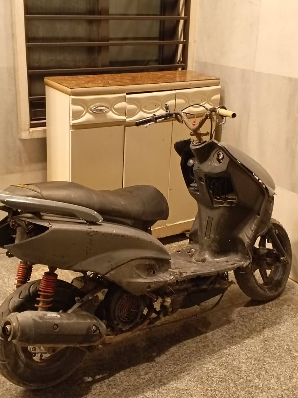 سلام عليكم اخوتي العزاز سكنس نثية عليهة مكينة. مال ثعلب غراضهة كلهم كاملة كلجات.  نضاف حيل شلعة معدل  ب 350 و بيهة مجال لل طيبين ***********
