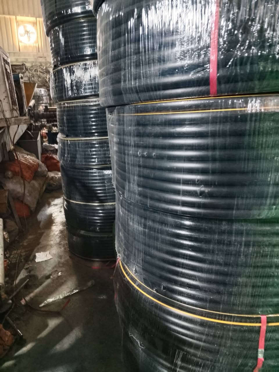 اسود 3 طبقات
مرقم من 1 لا 100 متر 
***********
