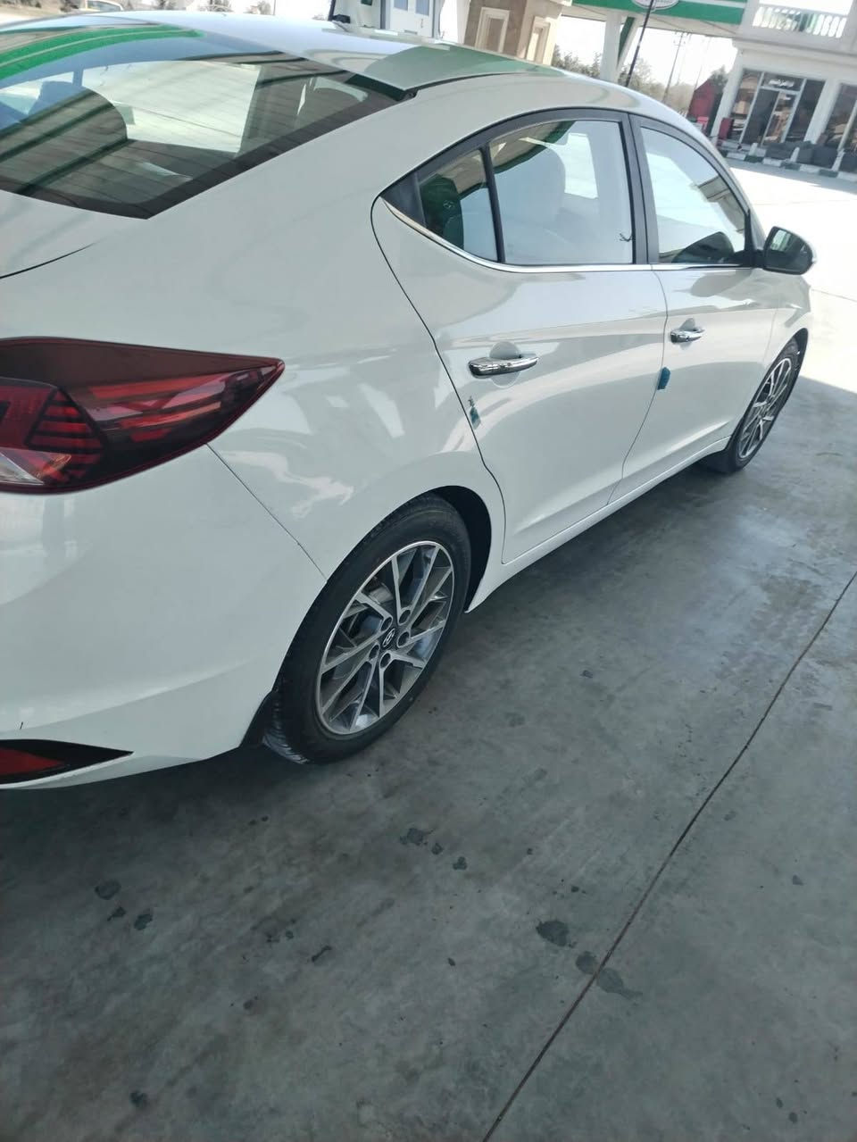 سلام عليكم 
النترا موديل 2020 
خليجي 
فول مواصفات 1/1 
المواصفات :- 
مري شفط 
بصمة تشغيل
بصمة ابواب 
بصمة جنطة 
أنظمة قياده  ( ايكو / سبورت / نورمال ) 
فتحة سقف 
اشاير بالمري 
شاشة
كامرة خلفيه واماميه
حساسات اماميه 
حساسات خلفيه
تحكمات ستيرن جهتين 
تبريد قطعتين 
مكينه 2000 دوش 
كهربائيات كله شغاله 
تدفئة / تبريد شغال 
رقم ميسان
مكان السياره ميسان
ا
الاتصال على الرقم
***********
