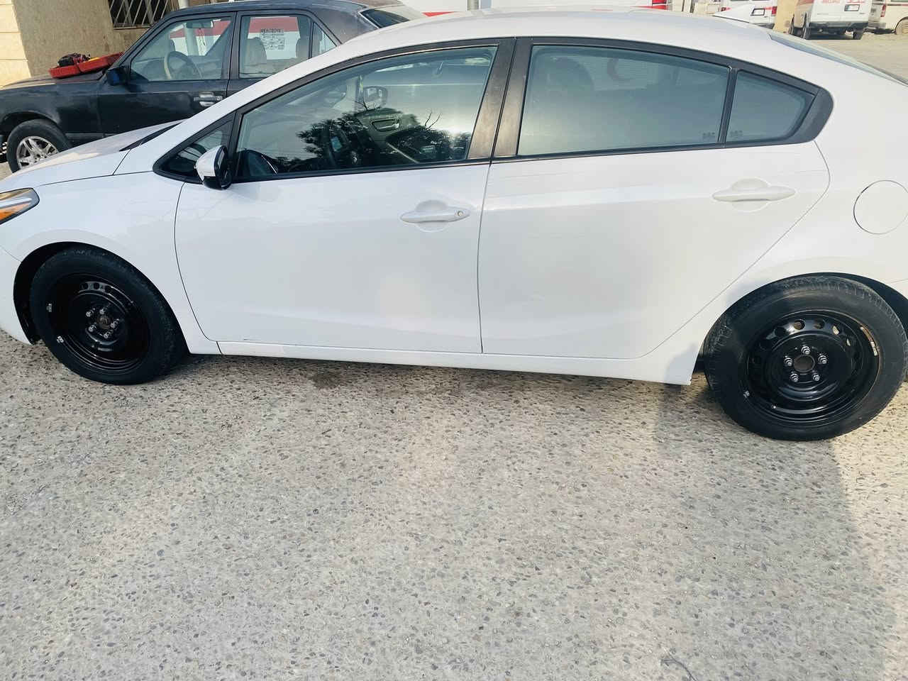 كيا فورتي/مديل ٢٠١٧
كفاله عامه ماشيه ١٢٧

رقم بغداد مدور ثاني يوم 

مكان السياره ناصريه /حي الشهداء شارع المحسن 

السعر ١٣٥ وبيه مجال 

السياره جديده كلش 

***********
