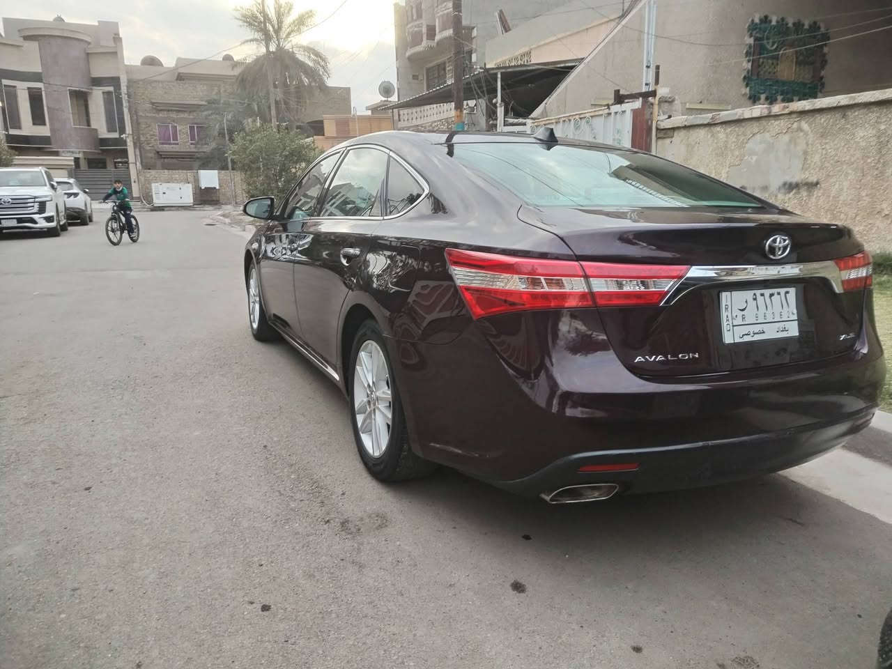 Toyota Avalon XLE تويوتا افالون 2013
ضررها بامريكا بابين جهة السائق بدون تكم وبيها  4قطع صبغ
ماشيه 200 الف 
المواصفات
- محرك حجم 3,500 
- كشنات جلد كهرباء 
- كشنات تدفئه  امامي
- شاشة وسائط / كاميرا خلفية
- شاشة تحكم تبريد لمس 
- قطعتين تبريد منفصل
- سستم صوت
- اشارة بالمري  
- تحكمات ستيرن جهتين 
- لايتات زينون دبل عدسة و بك لايت Led
محرك و كير مكفولات شرط الفحص
صدرها جاهز و ترايها حلو 
منظومة تبريد جديدة
جاهزه ميحتاجلها مصرف 
السعر   14.500بيها مجال بسيط 
رقم بغداد مشروع وطني تحويل مباشر
للإستفسار الاتصال ***********
