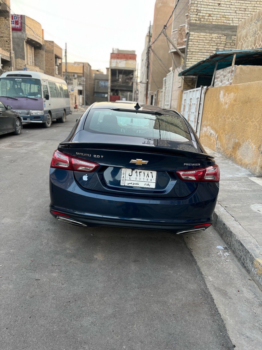 2020 PREMIER
المواصفات:
 1. كاميرا خلفية دوارة
 2. منظومة إدارة الشحن الكهربائي الذكي Intelligent Battery Management System للتحكم الذكي بشحن البطارية لإطالة عمرها قدر الإمكان
 3. منظومة ABS
 4. منظومة Traction Control وStabiliTrak
 5. منظومة إزالة الضباب تلقائيًا Auto Defog
 6. حساسات ضغط الإطارات
 7. مثبت سرعة
 8. تشغيل عن بعد
 9. إيقاف تشغيل تلقائي Auto Stop
 10. بانوراما
 11. بصمة بيبان + تشغيل + صندوق
 12. مرآة داخلية رؤية ليلية
 13. شاشة داشبورد تحتوي على ضبط تحكمات السيارة والرادارات، وتدعم Android Auto وApple CarPlay لعرض الخرائط والتحكم الصوتي
 14. بلوتوث + WiFi
 15. بوصلة
 16. كشنات جلد (تدفئة وتبريد للأمام + تدفئة للخلف فقط)
 17. تحكم كهربائي كامل بكشنات الأمام
 18. تبريد أمامي وخلفي
 19. إنارة داخلية في البيبان والداشبورد (بلادي)
 20. شاشة لعرض معلومات السيارة (ضغط/لزوجة الزيت، ضغط الإطارات، وغيرها)
 21. تحكمات ستيرن كاملة
 22. تحكم غلق وفتح باب الكراج Home Link
 23. أربع منافذ USB + 2 منفذ جداحة + منفذ كهرباء AC 120V
 24. نوافذ كهربائية أوتو للأربعة أبواب + باب السائق أوتو نزول وصعود
 25. إيرباغ من جميع الجهات (بما في ذلك الكشنات الأربعة وللأرجل الأمامية)
 26. ستيرن كهربائي
 27. محرك 2000cc تيربو
 28. هيتر للمرايا الجانبية
 29. شحن موبايل لاسلكي (Wireless)
30. ويل نجمة رياضي 18
⸻

ملاحظات:
 • رقم بغداد معوقين وكالة
 • السيارة ماشية حوالي 157814 كم (قابلة للزيادة)
 • تقرير حادث: جاملغ عكس السائق، بنيد صبغ، دوسة خلف السائق

للتفاصيل أكثر:

📞 ***********