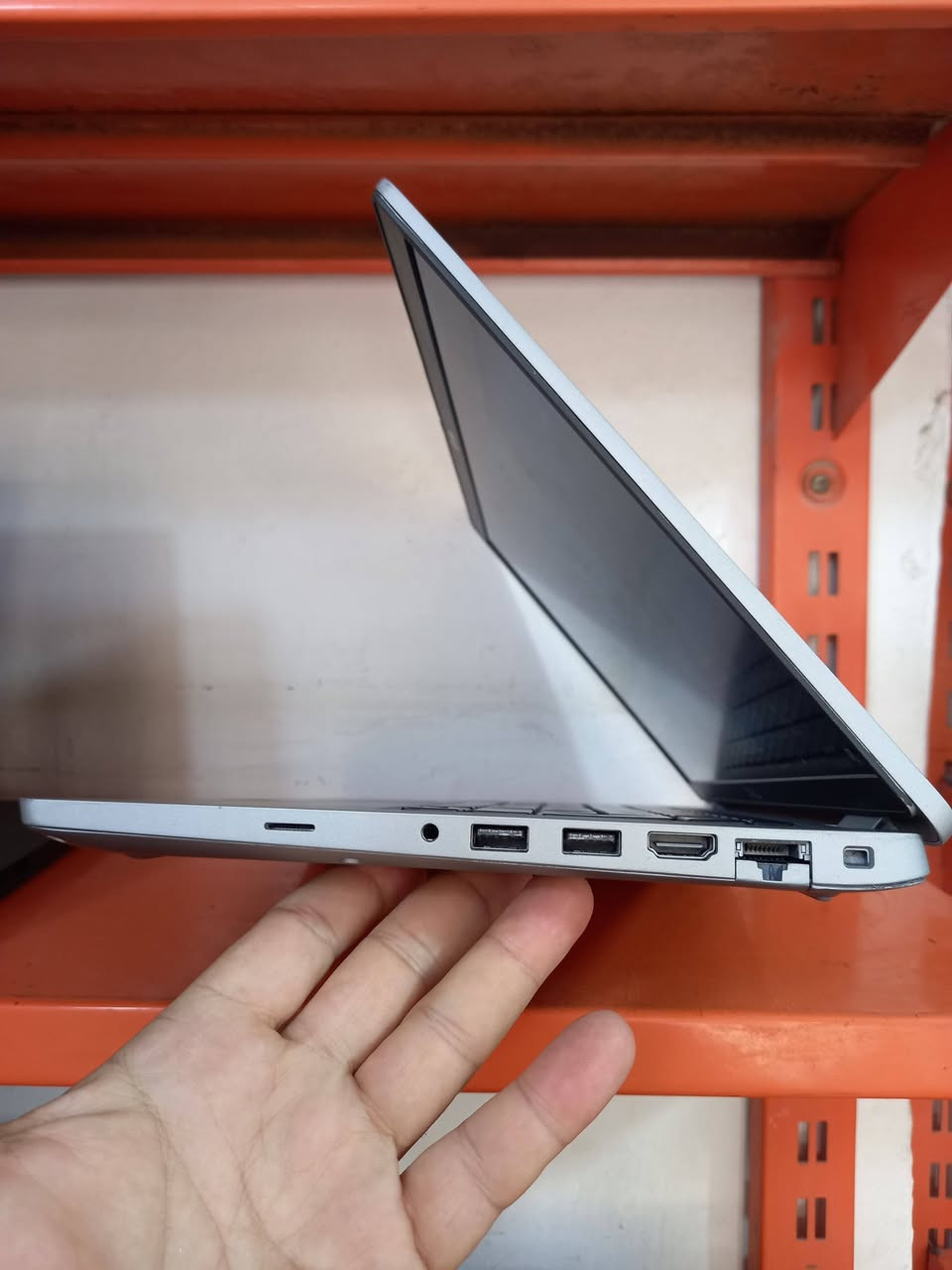 لابتوب دل 5420
الجيل الحادي عشر 
المعالج كور اي 5 الجيل 11
الهارد    256    ssd  m.2
الرام  8.  ddr4 
كارت الشاشة  8  شير 
حجم الشاشة  14 
الشاحنة اصلية 
يحتوي على منفذين تايب سي للشحن او نقل البيانات
نظام التشغيل ويندوز 10 عربي انكليزي 
الملحقات شاحنة تايب سي  وجنطة 
السعر  310

***********
***********
يوجد توصيل

متوفر 
تتوفر مجموعة لابتوبات بأسعار مناسبة ومواصفات مختلفة
