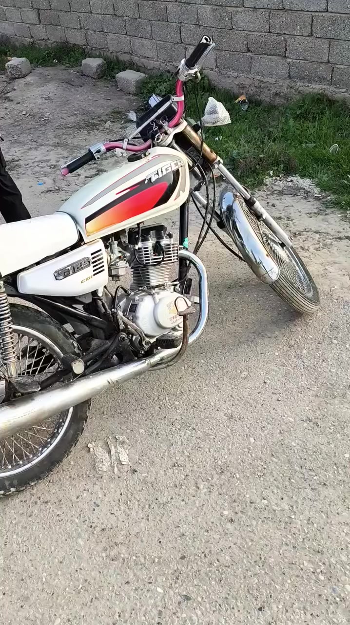 ماطور تايكر  الفين وعشرين شرط كلشي ما ناقصو كلشي شقال شقل وطلع
السعر 400 وبي مجال 
مكان حمام العليل 
رقمي ***********
