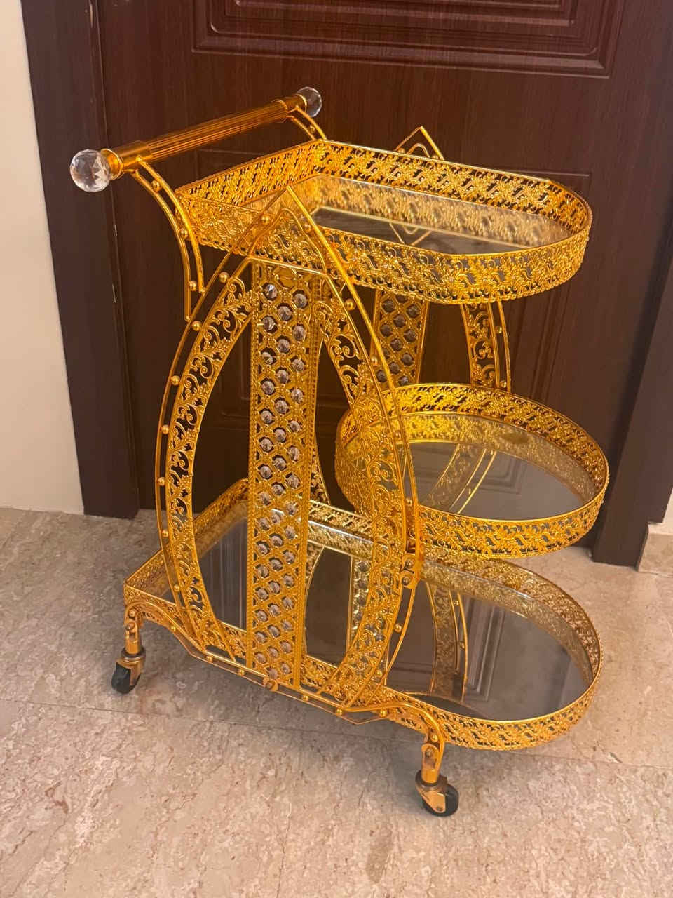 عربة تقديم ضيافة ذهبية جديدة
سعر 110 
للتواصل ***********
