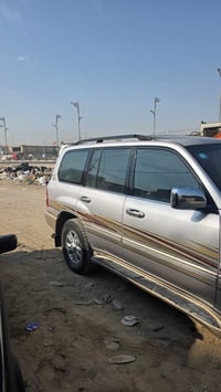 لاندكروز للبيع موديل 2004مكفوله كفاله عامه من الصبغ والتبديل رقم انبار...