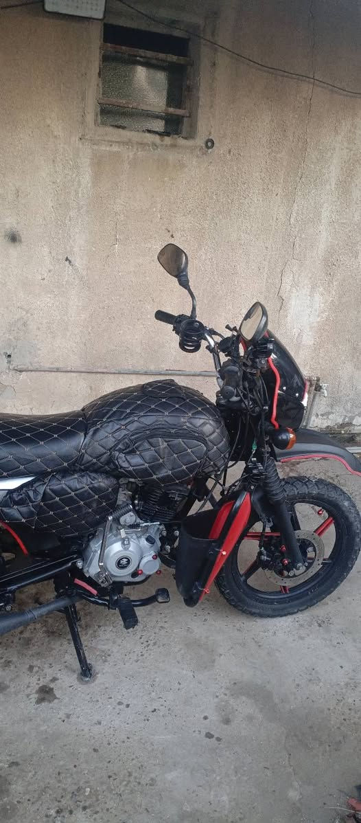 السلام عليكم دراجة بوكسر مرقم لوحات انگليزي بأسمي الدراجة موديل 2023دراجة مرتبة بس المكينة بيهة خيط بخار رايدهة ب2مليونين وبيهة مجال مكاني بغداد ابوغريب للاستفسار خاص او واتساب***********
