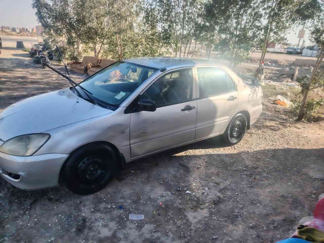 لانسر 2006 جارده باسمي رقم بغداد دولي هزه قبل شهر دخلته  تحويل ثاني يوم بلاديه لاخياس لاضربه فقط دحجة بالباب كهربائيات كله بلاديه بدون اي جطل محرك 1300 اقتصادي جدا تبريد تدفئه كله شغاله بدون اي نقص صدر نص عمر  65 ورقه وبيه مجال بسيط *********** عنوان ديالئ -هبهب
