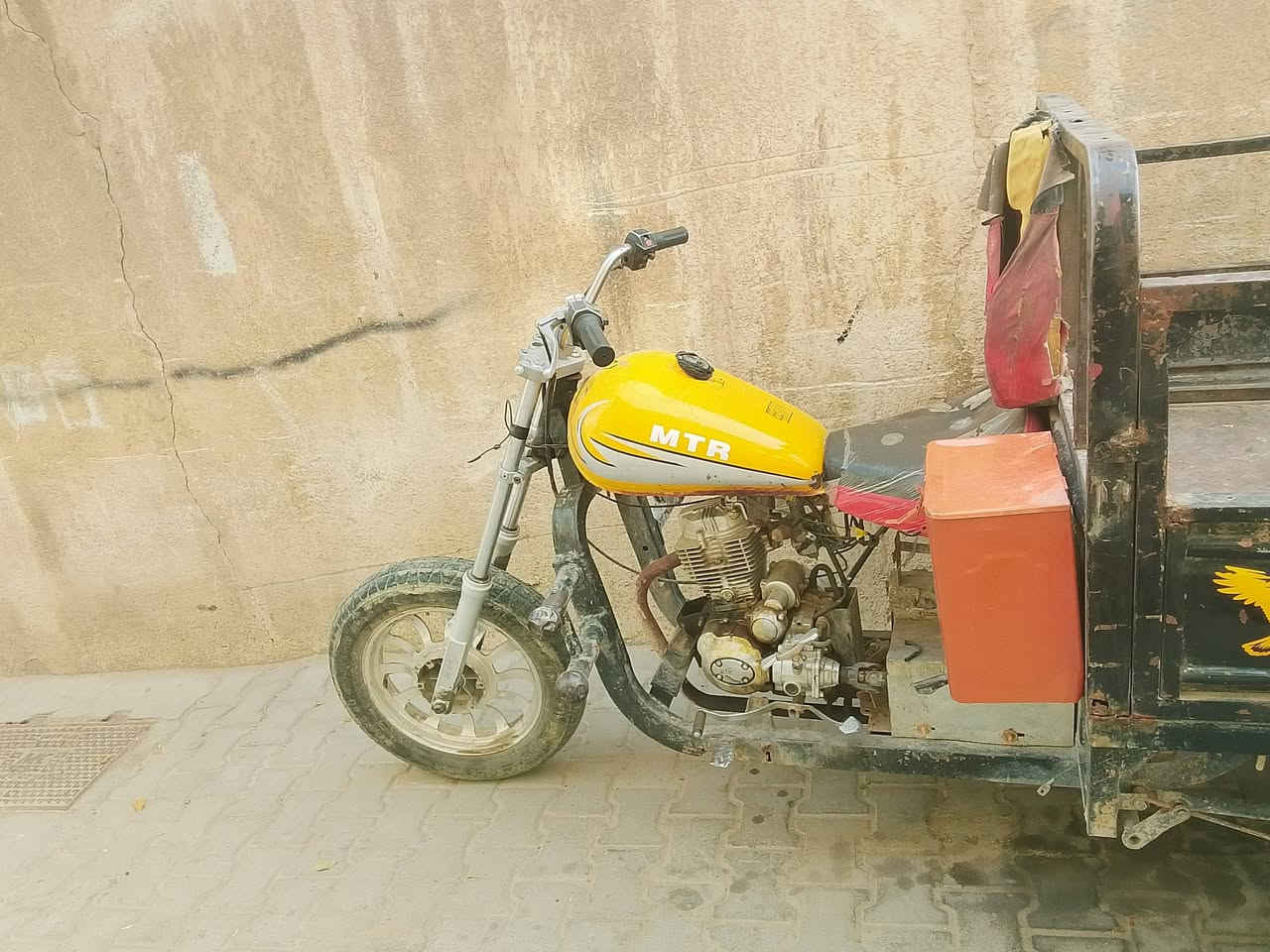 ستوته امتي ار ادوات للبيع سعرها 400وبيها مجال عنون بصره شارع اربعطعش تموز ***********
