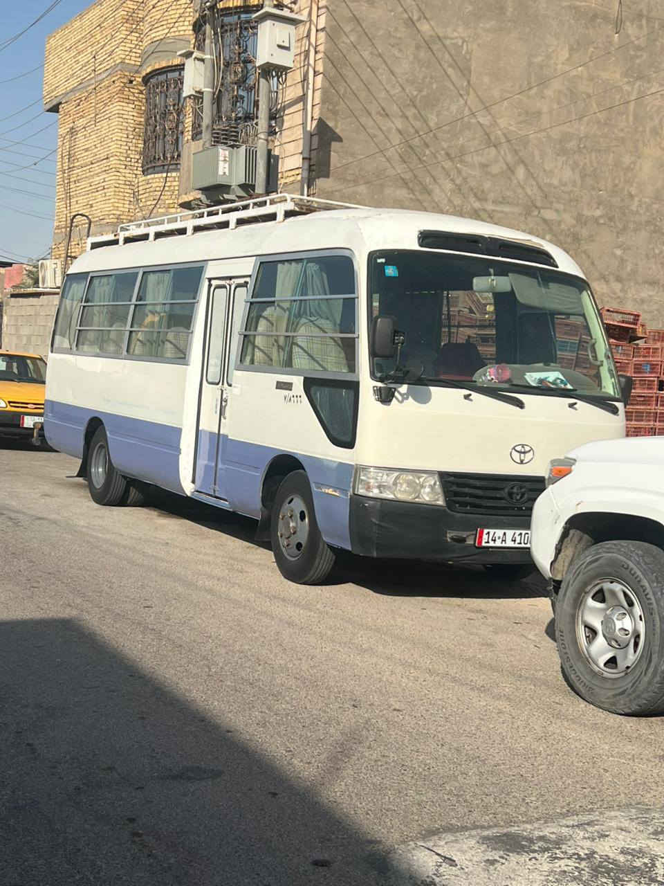 سلام عليكم كوستر 2004  السياره مكينه كير تبريد تخم تاير حداده كله جديد البدي بي رشات صبغ بالازرك السعر ب 185 وبيها مجال سنويه لل 26 مكاني البصره القبله***********
