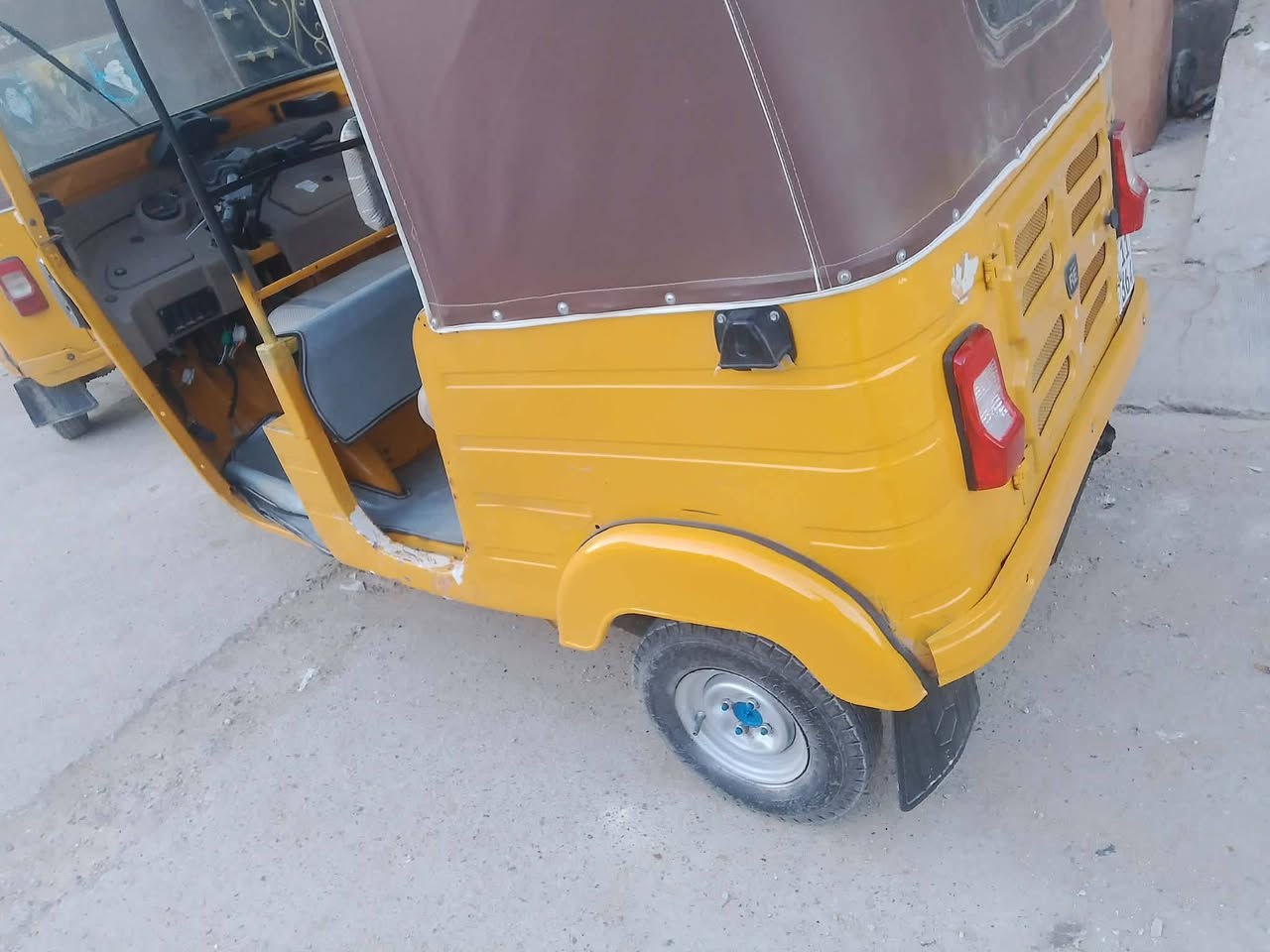 سلام  عليكم تكتك 18 شهر 11 رقم وسنويه بسمي مكاني سبع قصور شارع ابو علي  شراي ينتصل   ويدلل سعر 4وثمنميه وبيه مجال  ***********
