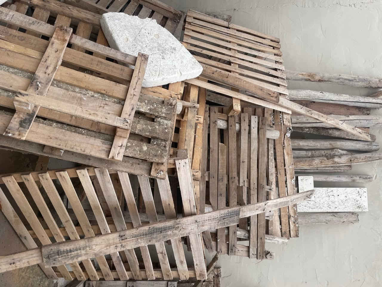 ئەم سکێبە و دارانە هەموی بۆ فرۆشتن 
دەوری ٥٠ سکێبە ئەبێت
 لەگەل ٢٠ دار
هی برایەکە هەموی دەفرۆشێت

سکێبەکان جوتی ٦ هەزار
دارەکان جوتی ٦ هەزار

هەموشی پێکەوە سعرێکیترە 
شوێن کەلار
ئەمە ژمارە موبایلیتی 
***********
