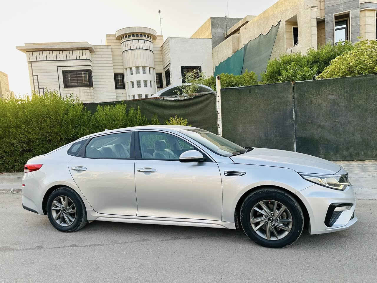 السلام عليكم
للبيع 
كيا اوبتما وارد امريكي 
موديل 2019 FE حادث خفيف. 
🔹  المحرك: 2.4 GDI
🔹  تحكمات ستيرن ومثبت سرعة
🔹 تثبيت مسار وتنبيه مغادرة المسار
🔹 شاشة كبيرة
🔹 رادار نقاط عمياء + حساسات خلفية + كاميرا خلفية
🔹 ٣ وضعيات قيادة
🔹 اشاير مري +  لد نهاري
🔹 ماشية 70 الف 
🔹 الضرر: تبديل بنيد وصارت بيها طخه خلفية تبدل قبق جنطة بلادي نفس اللون وبيها بارد بسيط بالباب الخلفي
🔹 السنوية بإسمي تحويل ثاني يوم، السيارة جاهزة ما بيها اي نقص وافحص وين ما يعجبك

السعر ::  ١٢٨ 
مكان السياره بغداد 
رقم صاحب السياره : ***********
