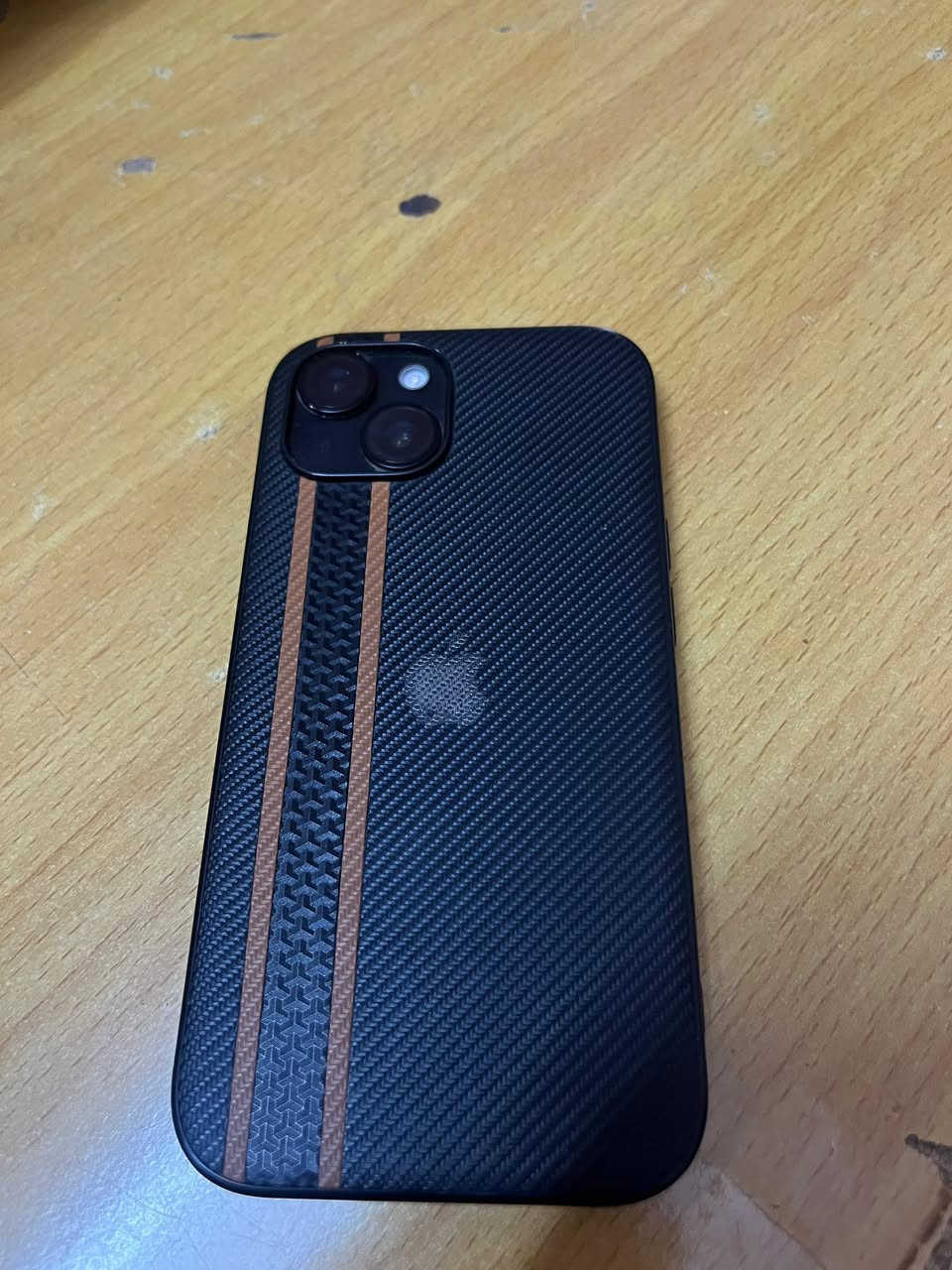 ايفون 15 كامرتين ذاكرة 128 بطارية 85 جهاز نضيف ما مفتوح طر بل لزكة الي واضح بل صورة شاشة سليمة شحن تايب سي تواصل واتساب او ماسنجر ***********
