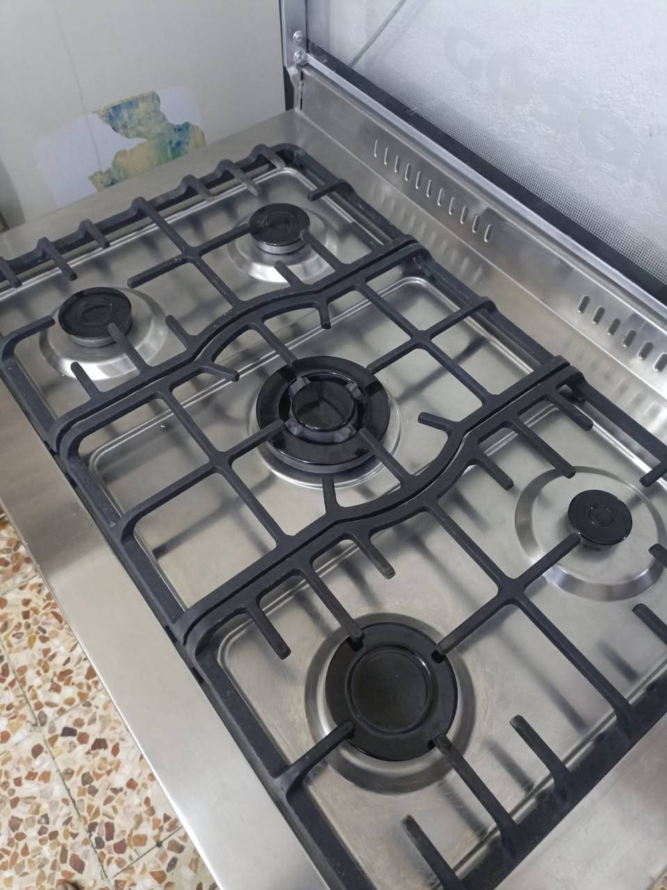 طباخ ايطالي ابو خمسة مشاعل سيباية ثقيل اخو الجديد شغال ونارة كلش قوية والفرن بعده جديد ما مستخدم شرط الفحص الاتصال بلرقم واتساب موجود ***********
