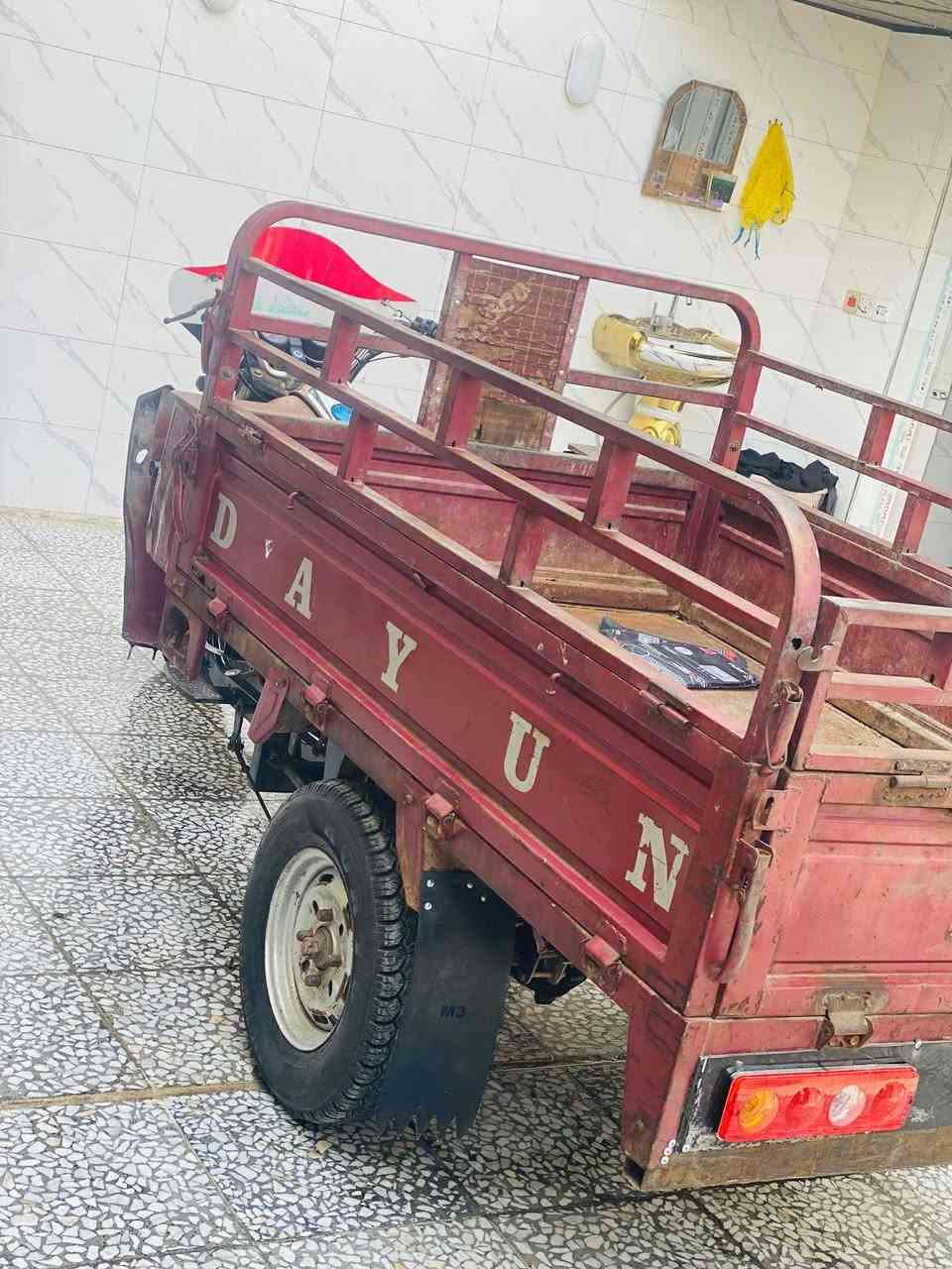 السلام عليكم ستوته دايوان موديل ٢٠١٥ حلوه بلاديه اوراق المصطفى اصوليه كهربائيات كلها شغاله مانقصها اي شي المحرك بي بخار قليل العنوان بغداد الرشاد (***********) السعر (950) وبيهه حك الجيه
