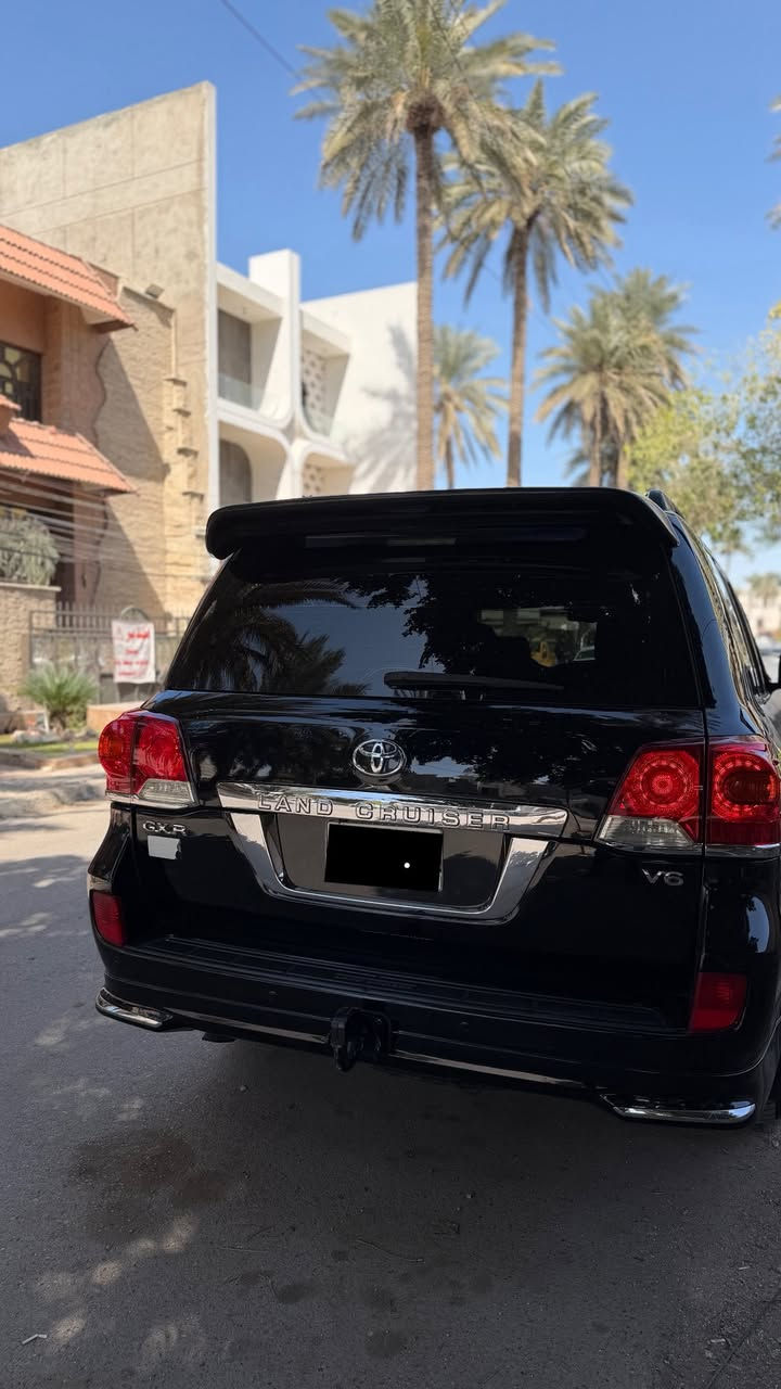 سلام عليكم للبيع لاندكروز 2012 فول واحد علا واحد محرك 6 سلندر فتحه بصمه تحكم جهتين وباقي المواصفات معروفه السياره مابيها اي نقص رقم بغداد بسمي بيها صبغ بابين مكان بغداد لاستفسار  
*********** /// ***********
