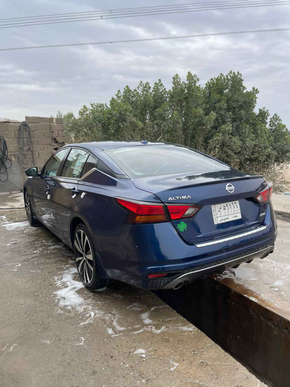 السلام عليكم ( بيع او مراوس حسب القناعة.  ). نيسان التيما موديل 21 بية قطعتين جاملغ وبنيد سيارة نضيفة مكينة 2500 مكينة كير حدادية سيارة رقم بغداد باقيلة 9 اشهر وتصير حرة تريد وكالة تحويل حاضر بيع او مراوس السعر 135 بية مجال قليل مكاني بصرة الزبير قرب مصفى النفط 
رقمي ***********
