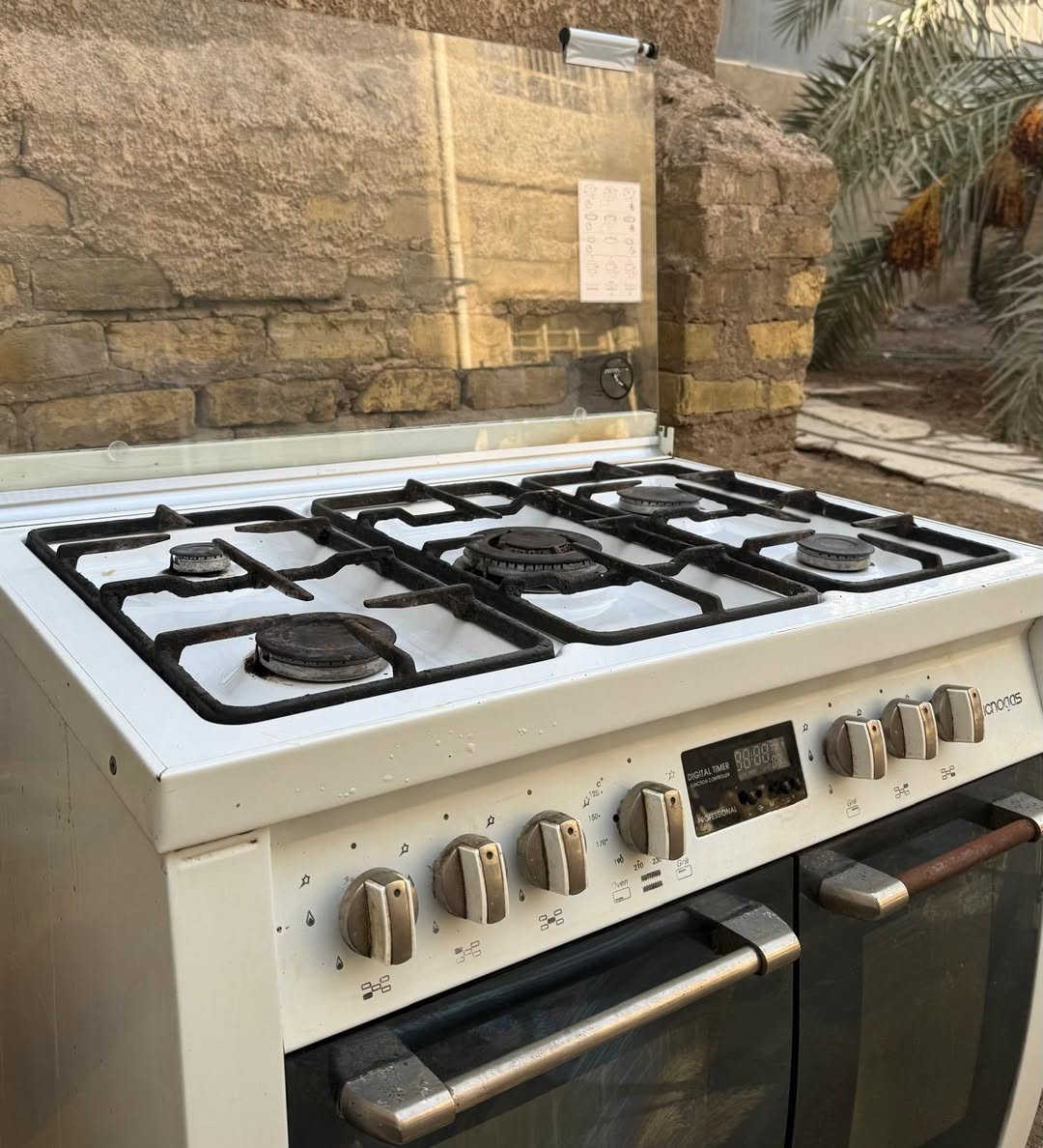 🔥للبيع طباخ منزلي مستعمل بحالة جيده، نظيف ويشتغل بدون اي مشاكل بسعر ٢٥٠ الف.  
لأستفسار ***********
المواصفات:
 • 🔥 5 عيون غاز
 • 🔌 فرّنين (فرن كبير + فرن صغير)
 • 🌡️ تحكم حراري كامل
 • ⏱️ مؤقت إلكتروني
 • 🚪 زجاج الفرن سليم وما بيه أي كسر
 • ⚙️ مفاتيح شغالة بدون خلل
 • 🎨 اللون: أبيض
 • 🧼 نظيف ومستخدم.
📍الموقع: (البصرة الجنينة شارع البهو)
