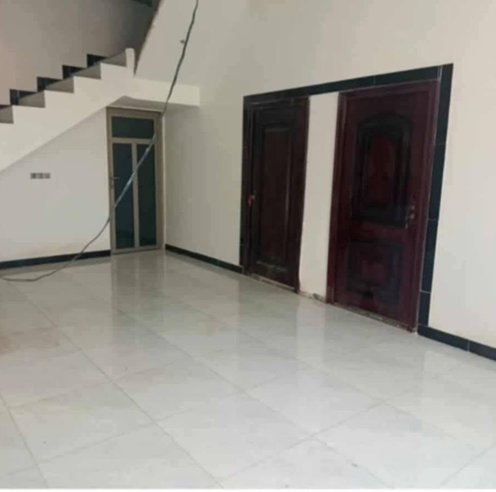 بيت البيع شارع مستوصف النموذجي مساحته 200 متر كامل نقص بس طارمة سطح كونكريت ارض كونكريت 
قرب مكتبه سمسمة  شارع تبليط  كامل خدمات 
سعر 95 نهايته 
***********
