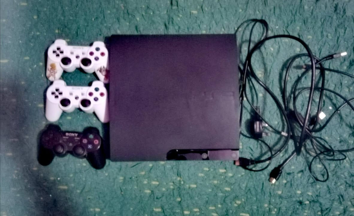 سلام عليكم بلي3 سلم اصلي مع 3 جوستك وشحنتين والعاب خير من الله كامل ملحقات بسعر 150الف فقط الي يريد يراسلني *********** او تعال خاص العنوان سامراء حي الزراعة قرب المعارض
