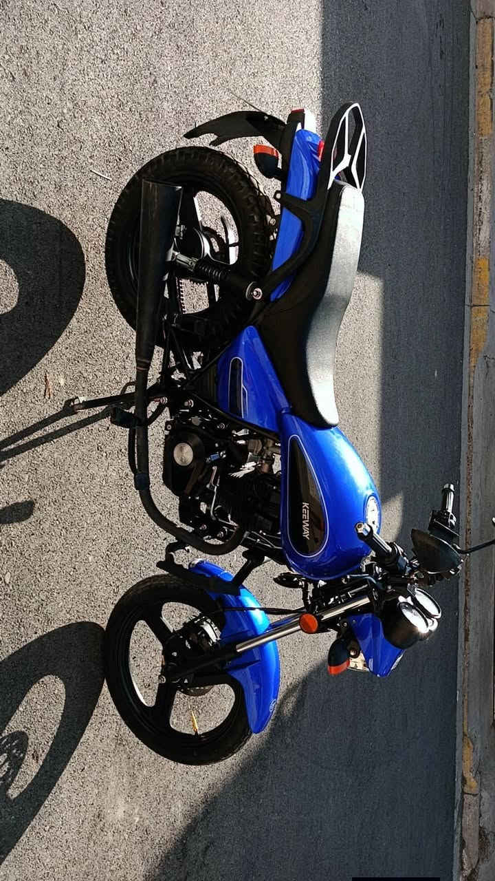 السلام عليكم : دراجة (كي واي سي لايت)
موديل 2024 
 مكينتها 125ss
ونضيفه الدراجه مكفوله من مكينه و كير 
رقم اربيل انكليزي 
سعره 2250 مليونين وربع بيها مجال للشراي 
الشراي يدخل واتساب ***********
مكاني موصل الايمن
