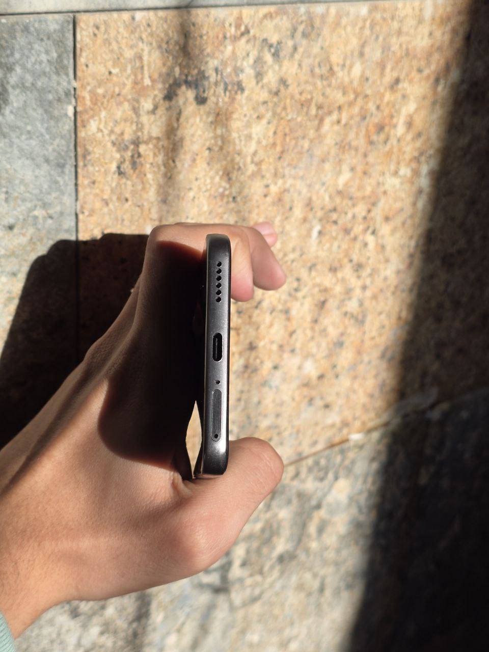 ‏- Tecno Camon 40 Premier 5G للبيع ⚠️
‏​الجهاز بحالة الوكالة، استخدام حشمة جداً وكأنه هسة مفتوح من الكرتونة.
‏​النظافة الجهاز كلش نضيف فقط بي رصعه صغيرونه كلش ماتبين ولا مأثره 
‏​الضمان: ضمان شركة (NAZO) العراقي لمدة 13 شهر (وبعده بل ضمان) .
‏​المميزات: يدعم الذكاء الاصطناعي Tecno AI، شاشة 1.5K AMOLED خرافية، ومقاومة ماء وغبار IP68/IP69.
‏​الملحقات: كرتونة كاملة + الشاحن الأصلي + 2 كفرات فاخرة (واحد جلد أسود ملكي وواحد رصاصي أصلي) مثل ما موضح بالصور.
‏​الأداء: يدعم 120 فريم بالسلاسة الفائقة.
‏​💰 السعر: 400 ألف دينار
‏📍 المكان: بغداد - الدورة - حي الجمعية.
‏📞 للتواصل: ***********
‏
