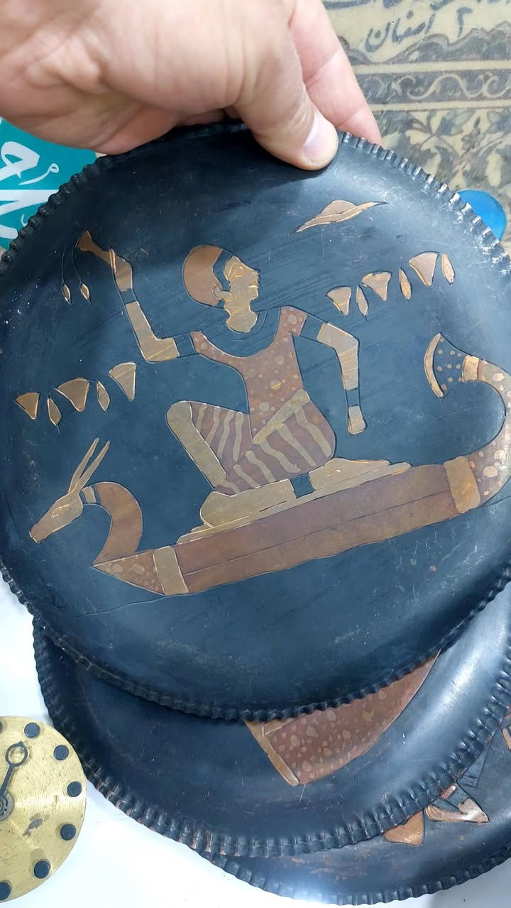 صواني نحاس قديمة وعليها رسومات فرعونية للبيع شلع خاص


**إذا كنت صاحب هذا الإعلان وتريد حذفه لأي سبب، رجاءا أرسل رسالة إلى الدعم الفني**