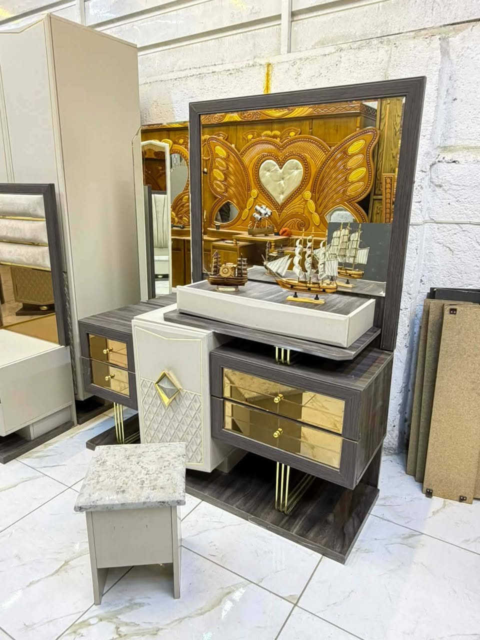 غرفة نوم مستخدمة نضافة 90‎%‎
عدد القطع 10
كنتور طفل اضافي 
كروم حديد 
جام برونزي ليزري 
شغل ثقيل 
كوالتي عالي 
نضام بيبان 
سعرها مليون و400 بيها مجال
شد ونقل داخل بغداد مجاني


**إذا كنت صاحب هذا الإعلان وتريد حذفه لأي سبب، رجاءا أرسل رسالة إلى الدعم الفني**