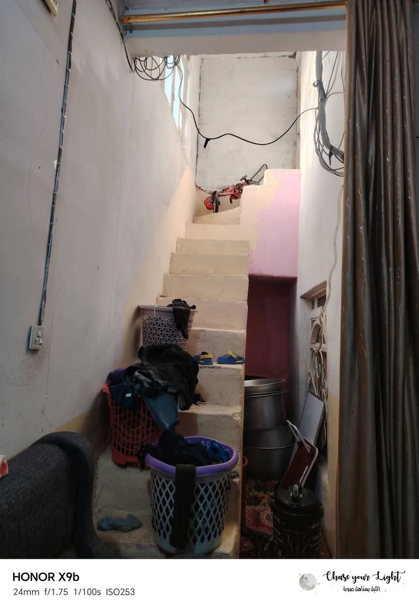 يا الله  السلام عليكم ورحمة الله ♥
 البيت للبيع مساحه 85متر 
غرفه وصاله ومطبخ وتخاريج
اساس صب بناء بلوك سكف عكاده 
زراعي مشمول بل طابو  قريب عن شارع العام 
30متر عن شارع العام عنوان نق مسان شارع الزوار قرب متنزه جنات الكوفه عامود 36 الاستفسار اكثر ***********
