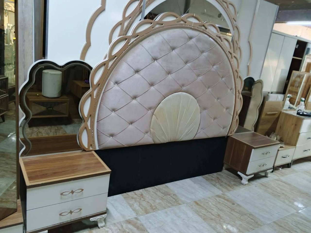 غرفه نوم اخو الجديد ما بيها عيب ٧ قطع كلش نظيف سعر ٤٢٥ بيها مجال شراي تعال خاص عنوان كركوك يوجد كادر شده ونقل تدللون علينه

العنده غراض للبيع راسلوني *********** او اتصال ع رقم
