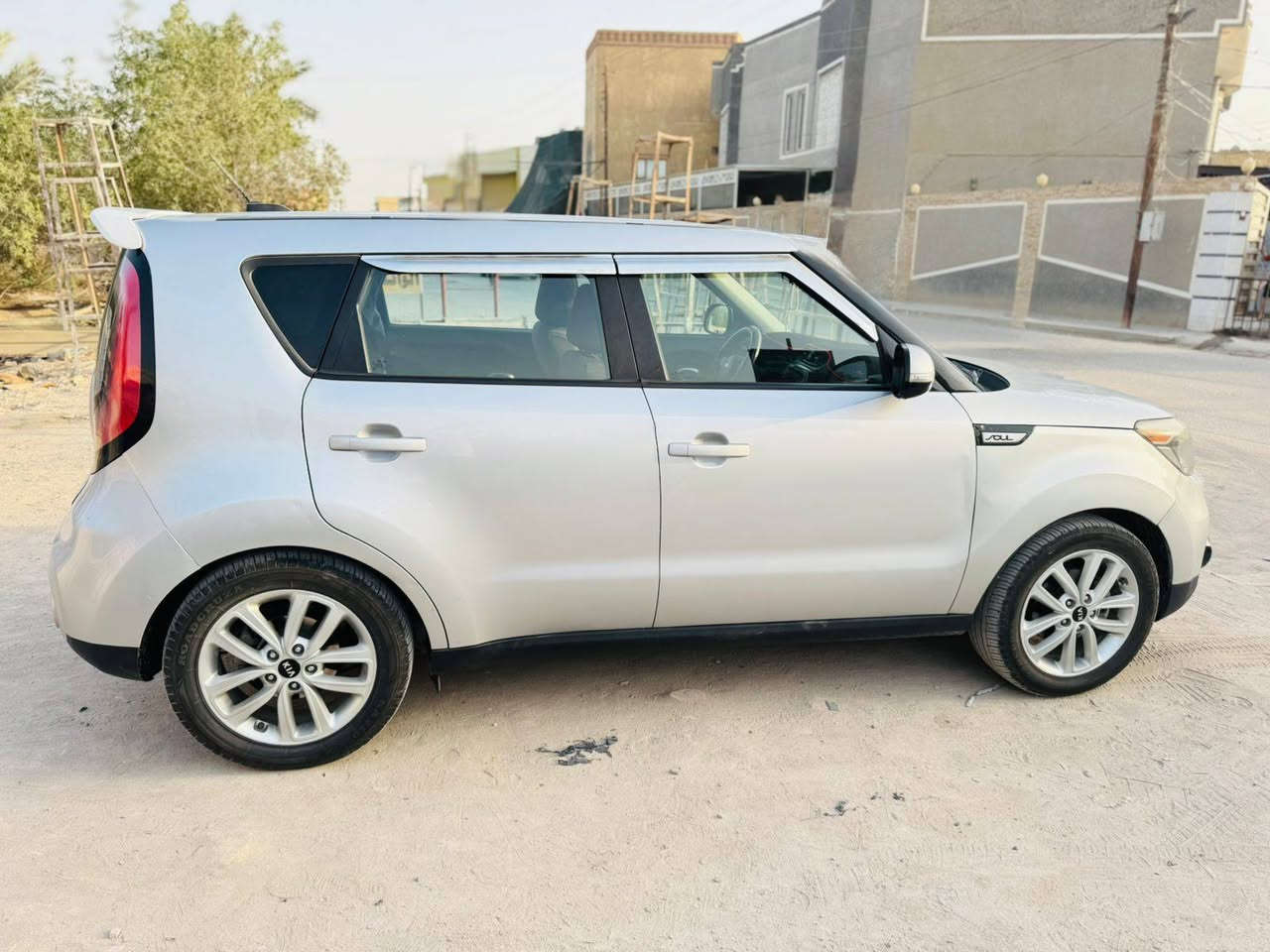 للبيع
سياره صول 2018وارد أمريكي حادثها بنيد وجاملغ 
المكان حله نادر 
السعر 125 وبيها مجال 
رقم ***********
