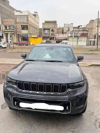 جيب كراند شيروكي L اوفر لاند5راكب  وارد امريكي حادث باب ومبدل نفس الون...