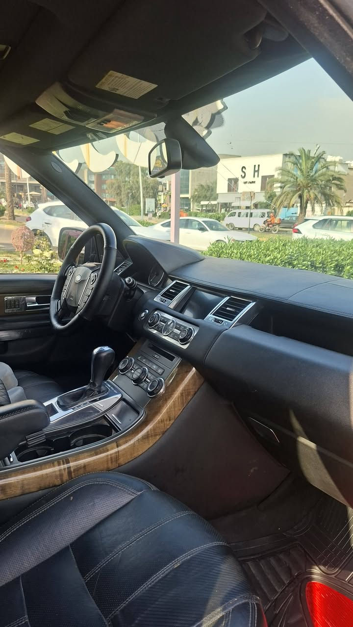 السلام عليكم
رانج  موديل ١٢ /  وارد امريكي / لون اسود ملكي /  رقم بغداد مميز / السنويه باسمي /مكينه عادي المرغوب مو سوبر / السياره فول مواصفات HSE Luxery / ومعروفه هاي المواصفات تجي فوول / كير  وصدر  وكهربائيات كله شغاله  / تخم تاير جديد مشدود  / باتري السيارة جديد شاده نوعية راقية كلش / تبريد قطعتين  شغال / مري شفط / حساسات امامي خلفي / كاميرا / دخول ذكي / داخل جلد اسود / سلايت  طكتين شغال / جنطة خلفيه كهرباء شفط / كشنات كهرباء / تدفئه وتبريد بالكشنات امامي وخلفي  /  وبعد بيها هوايه مواصفات / السيارة عليهة ادامه كلش نزولات بلكات دهن كله على ايدي سيارة جناي كلش صارف عليهة /   السعر 135  ورقه وبيهة مجال للشراي  / الاتصال ***********  مراوس او استفسار حصرا عل الرقم رجاءء
مكان السيارة بغداد الكرخ ..... تحياتي
